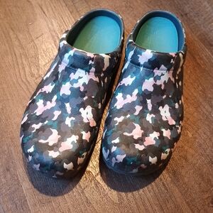 Dansko Nurse Shoes Women's Kane Clog - Green Gray Pink Camo Molded sz 37